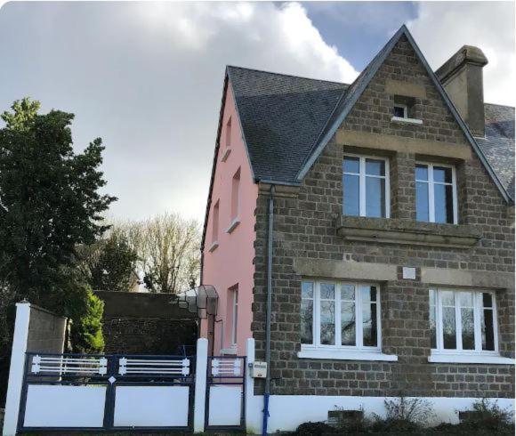 Maison Rose Chérencé-le-Roussel Extérieur photo